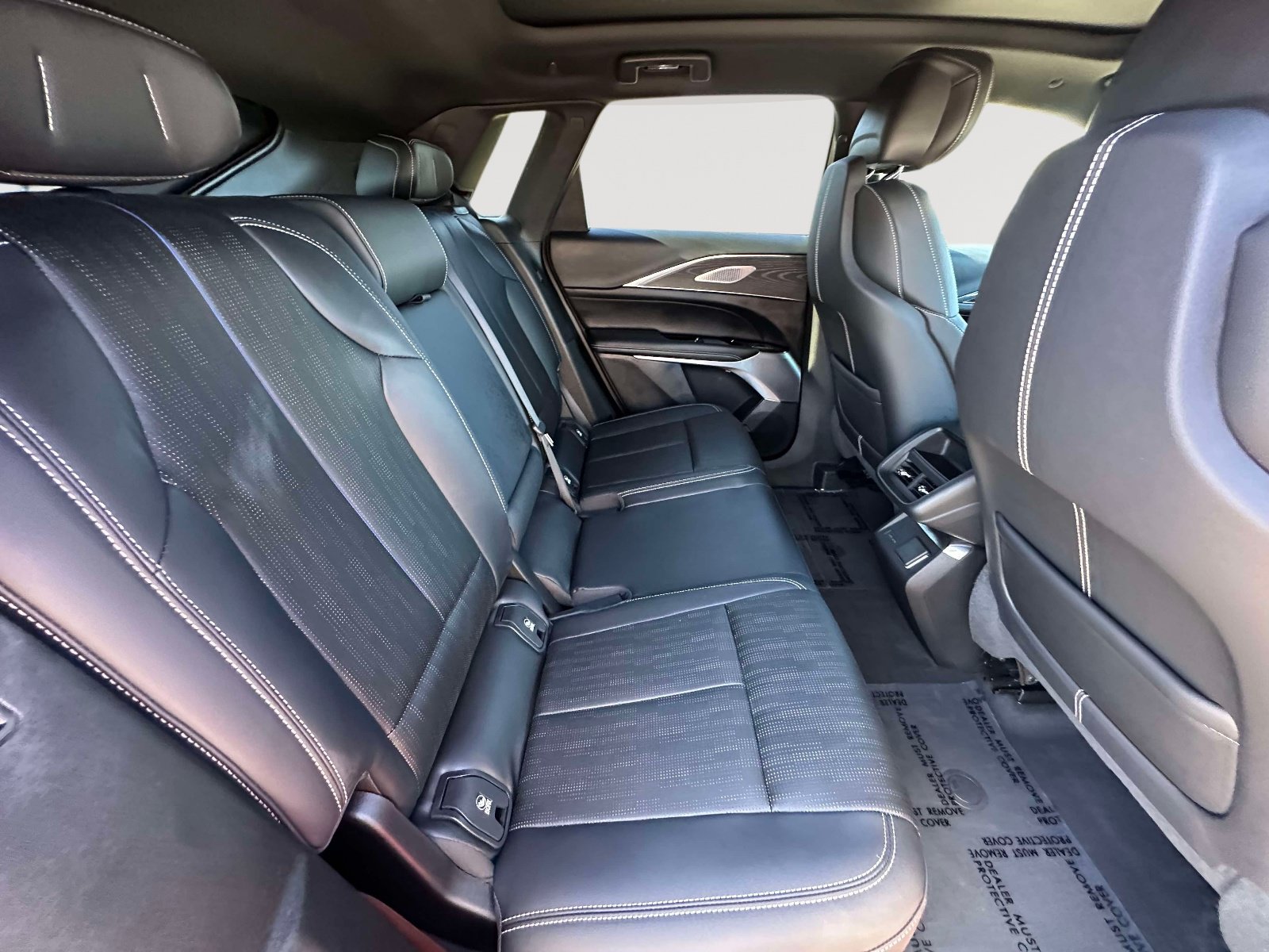 Certified 2024 Cadillac Lyriq Luxury AWD/4WD image 29