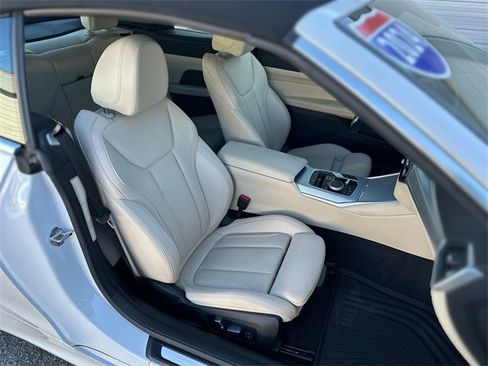 Used 2024 BMW 430i Convertible w/ Premium Package image 27