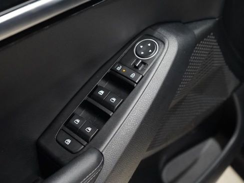 Used 2024 Kia Seltos EX FWD image 19