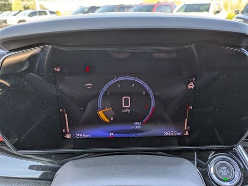 Used 2025 Chevrolet Trax RS w/ Sunroof Package image 3