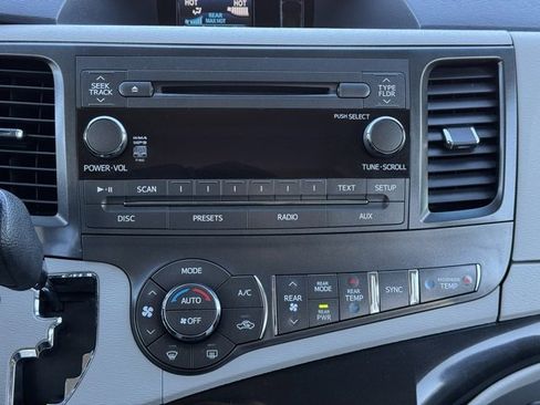 Used 2013 Toyota Sienna LE image 13