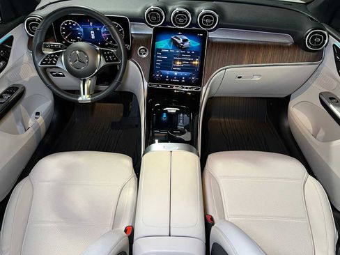 Certified 2025 Mercedes-Benz GLC 300 4MATIC image 41