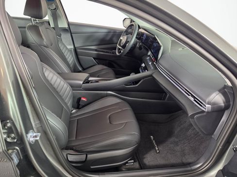 Used 2026 Hyundai Elantra Limited FWD image 40