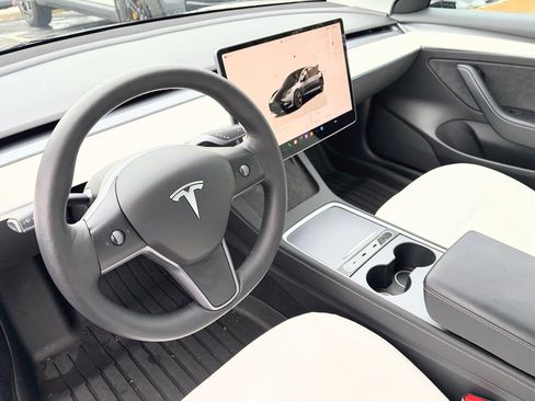 Used 2022 Tesla Model 3 Long Range image 16