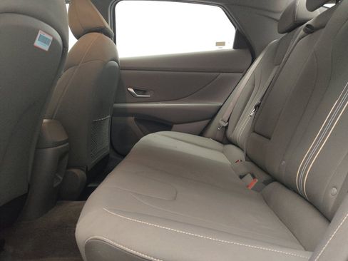 Used 2025 Hyundai Elantra SEL FWD image 18