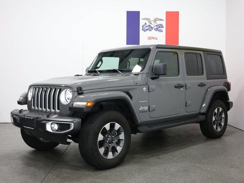 Used 2022 Jeep Wrangler Unlimited Sahara w/ Dual Top Group AWD/4WD image 8