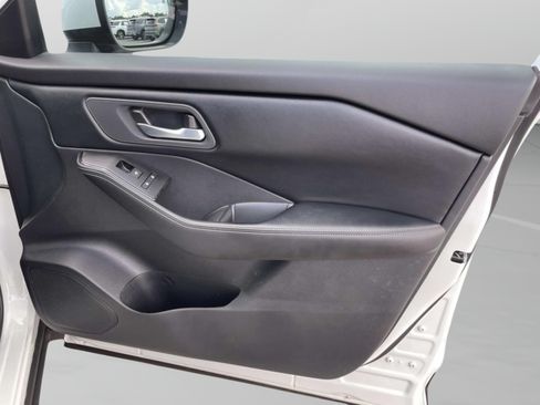 Used 2024 Nissan Rogue SV FWD image 18