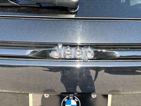 Used 2022 Jeep Grand Cherokee Limited AWD/4WD image 9