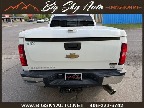 Used 2007 Chevrolet Silverado 2500 LTZ w/ Safety Package AWD/4WD image 8