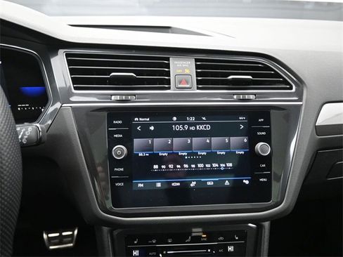 Used 2022 Volkswagen Tiguan SE R-Line image 30