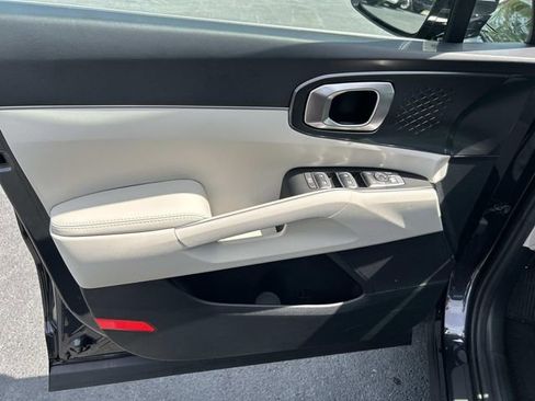 Used 2025 Kia Sorento S w/ Panoramic Sunroof Package FWD image 24