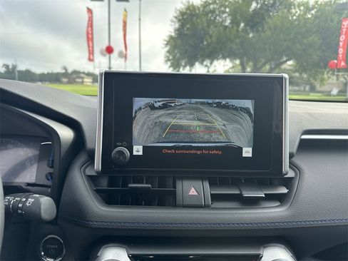 Used 2023 Toyota RAV4 SE image 28