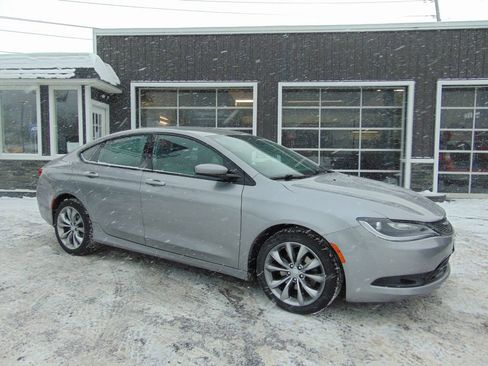 Used 2015 Chrysler 200 S w/ Comfort Group image 1