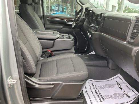 Used 2025 GMC Sierra 2500 SLE w/ SLE Value Package; AWD/4WD image 12