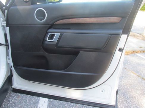 Used 2018 Land Rover Discovery HSE image 79