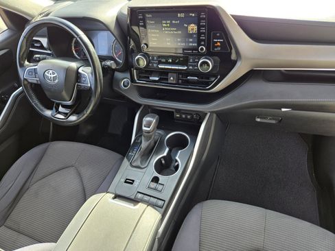 Used 2020 Toyota Highlander LE FWD image 13