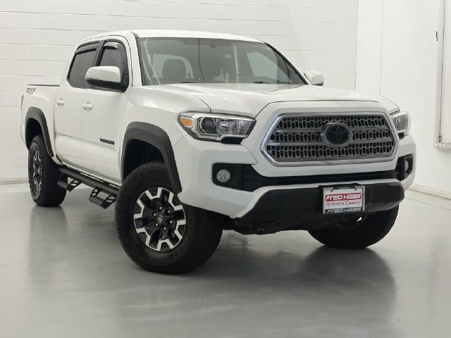 Used 2017 Toyota Tacoma TRD Off-Road w/ Tow Package (A/T) AWD/4WD image 2