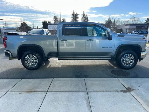 Used 2024 Chevrolet Silverado 2500 LTZ w/ LTZ Convenience Package image 6