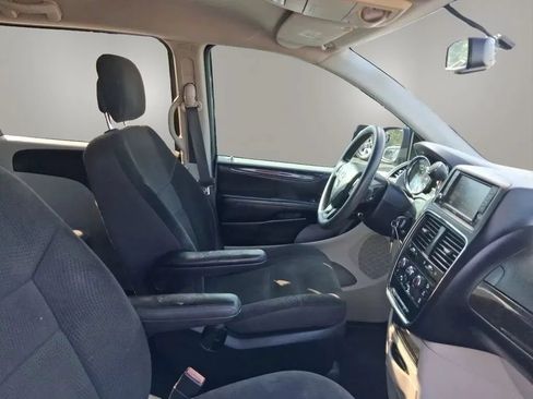 Used 2018 Dodge Grand Caravan SE w/ UConnect Hands-Free Group FWD image 34