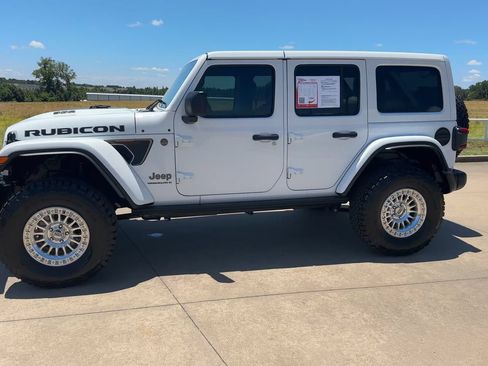 Used 2025 Jeep Wrangler Unlimited Rubicon 392 AWD/4WD image 4