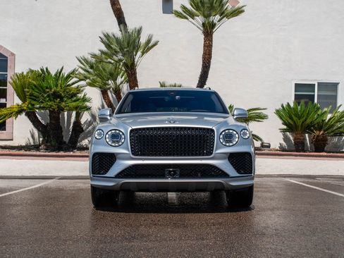 Used 2024 Bentley Bentayga image 33