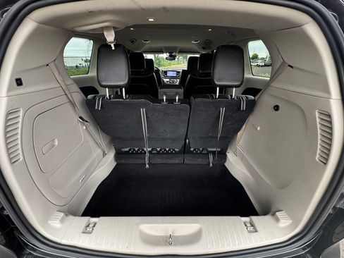 Used 2023 Chrysler Pacifica Touring-L FWD image 10