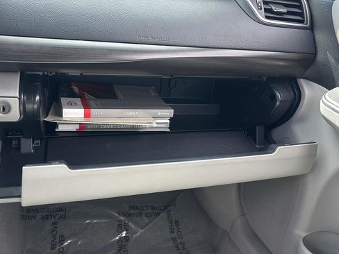 Used 2015 Toyota Camry XLE image 35