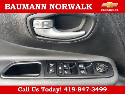 Used 2023 Jeep Renegade Limited w/ Sun/Sound Group AWD/4WD image 19