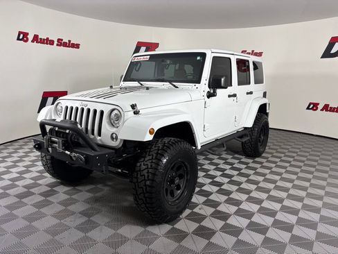 Used 2017 Jeep Wrangler Unlimited Rubicon w/ Connectivity Group AWD/4WD image 2