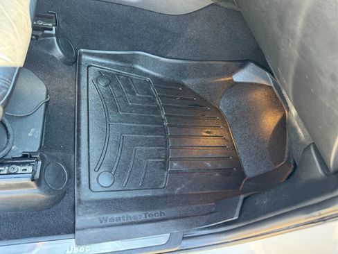 Used 2019 Jeep Grand Cherokee Limited image 45