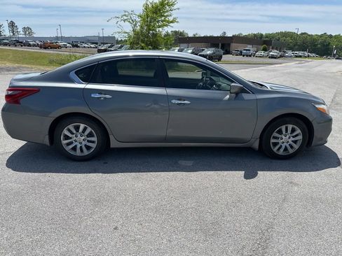 Used 2018 Nissan Altima 2.5 S w/ S Convenience Package image 6