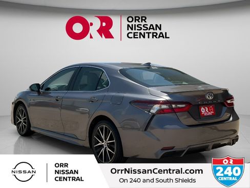 Used 2022 Toyota Camry SE FWD image 7
