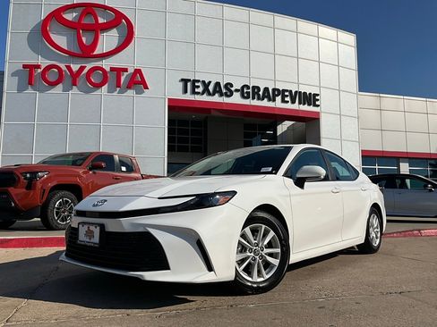Used 2025 Toyota Camry LE image 2
