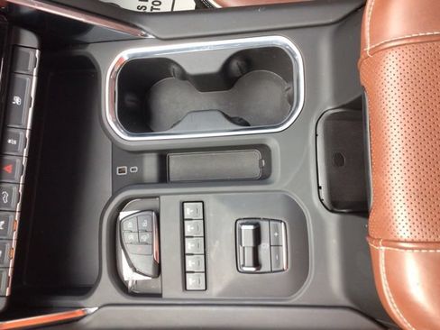 Used 2025 GMC Sierra 3500 Denali Ultimate AWD/4WD image 16