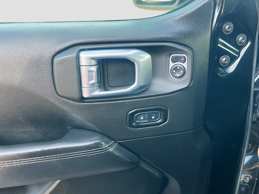 Used 2022 Jeep Wrangler Unlimited Sahara w/ Cold Weather Group AWD/4WD image 19