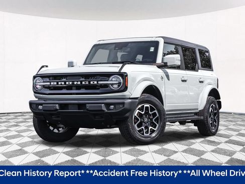 Used 2022 Ford Bronco Outer Banks AWD/4WD image 2