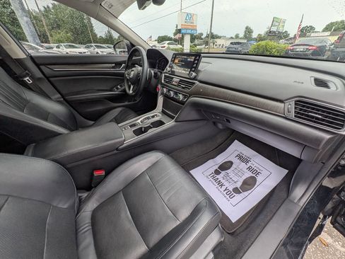 Used 2018 Honda Accord Touring image 7