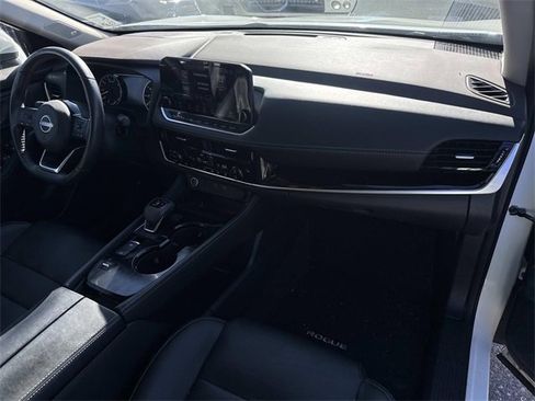 Used 2023 Nissan Rogue SL w/ SL Premium Package image 17