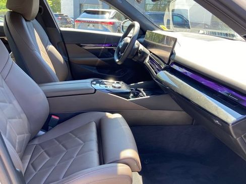 Used 2025 BMW i5 xDrive40 w/ Premium Package AWD/4WD image 27