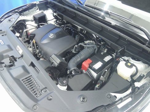 Used 2022 Toyota Highlander LE image 40