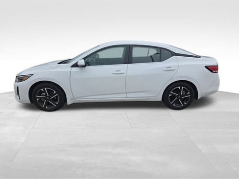 Used 2025 Nissan Sentra SV image 5
