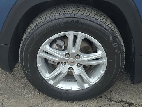 Used 2024 GMC Terrain SLE w/ Driver Convenience Package image 9