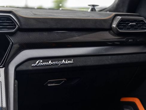 Used 2024 Lamborghini Urus Performante AWD/4WD image 15