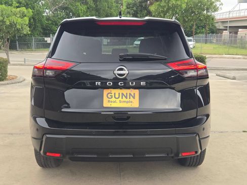Certified 2025 Nissan Rogue SV FWD image 4