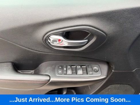 Used 2020 Jeep Cherokee Trailhawk w/ Cold Weather Group AWD/4WD image 12