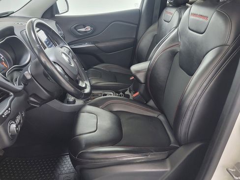 Used 2019 Jeep Cherokee Trailhawk w/ Comfort/Convenience Group image 14