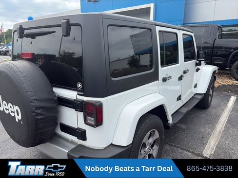 Used 2017 Jeep Wrangler Unlimited Sahara w/ Connectivity Group AWD/4WD image 3
