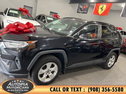 Used 2019 Toyota RAV4 XLE w/ Convenience Package AWD/4WD image 3
