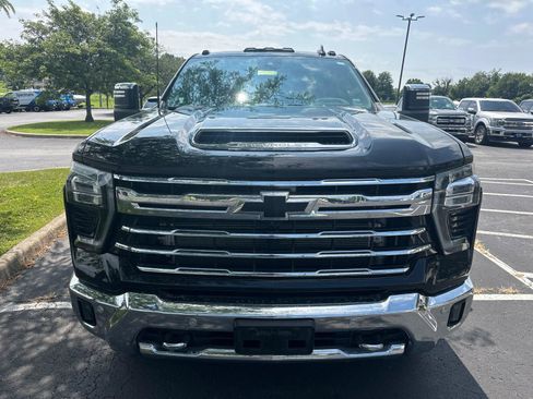 Used 2024 Chevrolet Silverado 3500 LTZ w/ LTZ Plus Package AWD/4WD image 2