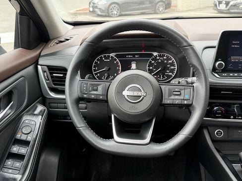 Used 2023 Nissan Rogue SV w/ SV Premium B Package image 13